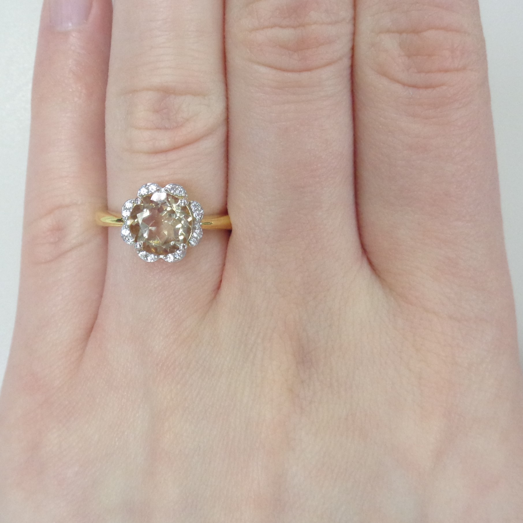 Серебряное кольцо с кварцем "Цветок"